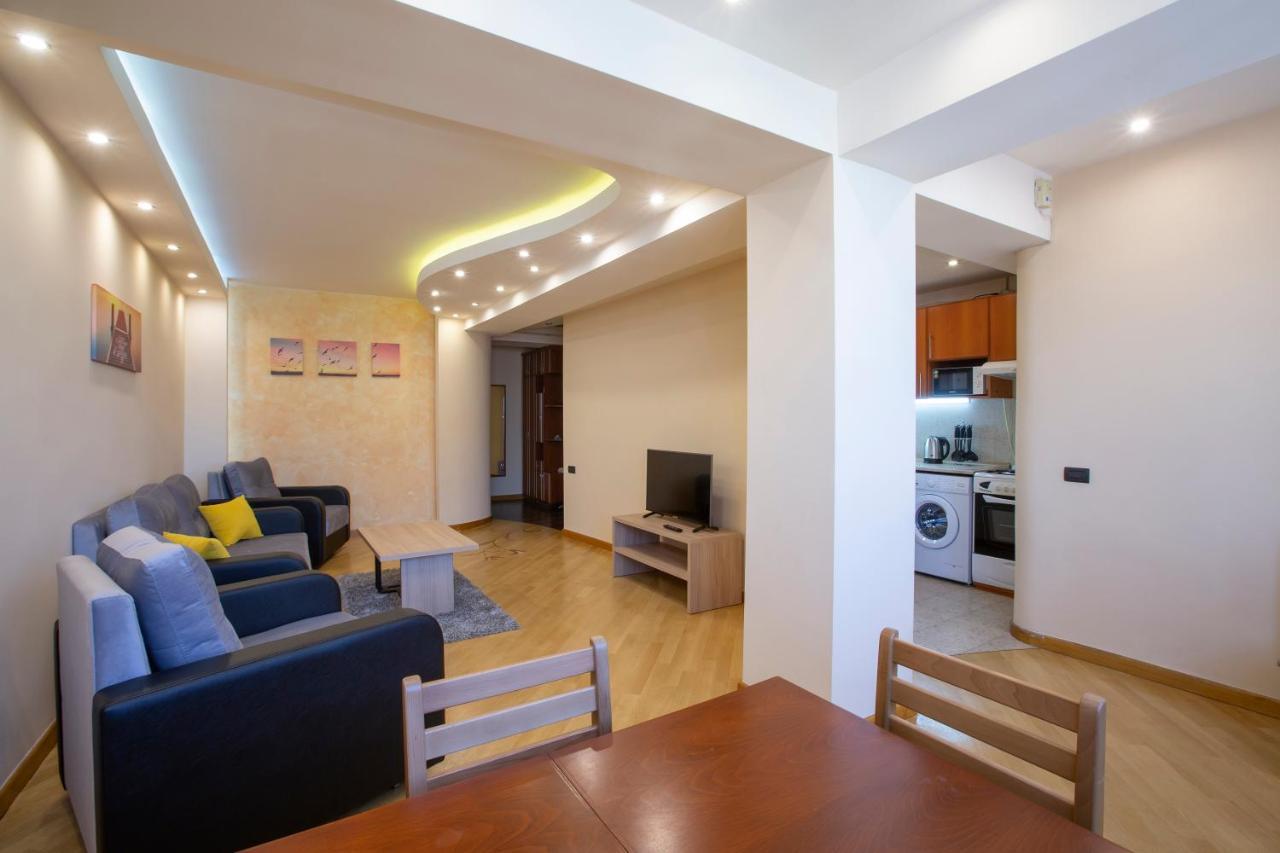 Umba Apartment N4 - Balcony And Mount Ararat View Erivan Exterior foto